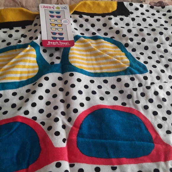 4 children's Beach Towels 28"x58" - Picture 5 of 6